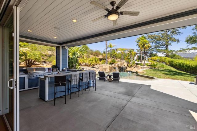 3882 Royal Manor Pl, Santa Rosa, CA 95404