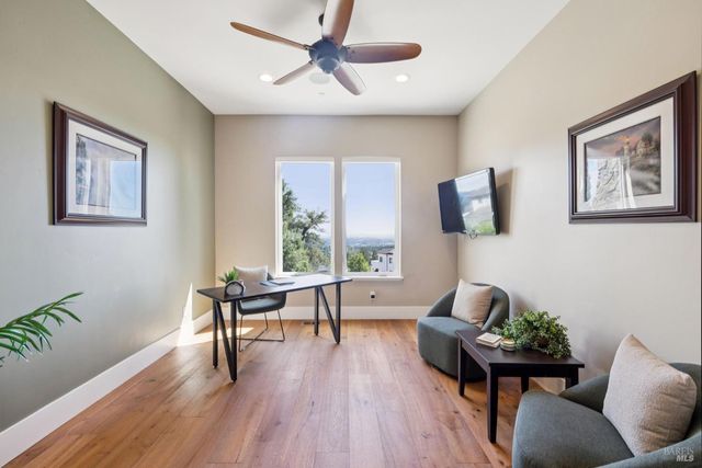 3882 Royal Manor Pl, Santa Rosa, CA 95404