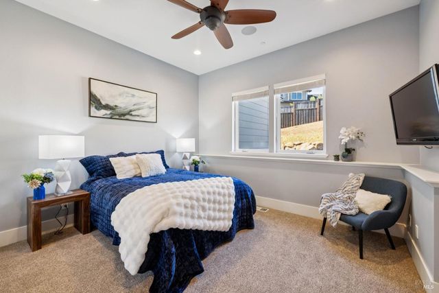 3882 Royal Manor Pl, Santa Rosa, CA 95404