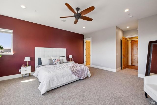 3882 Royal Manor Pl, Santa Rosa, CA 95404