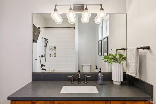 3882 Royal Manor Pl, Santa Rosa, CA 95404