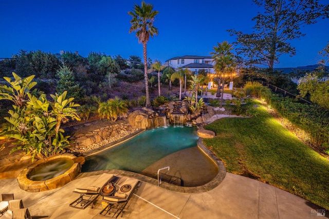 3882 Royal Manor Pl, Santa Rosa, CA 95404