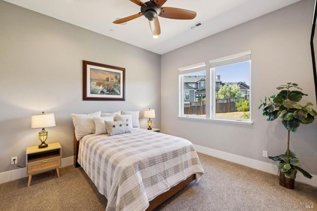 3882 Royal Manor Pl, Santa Rosa, CA 95404