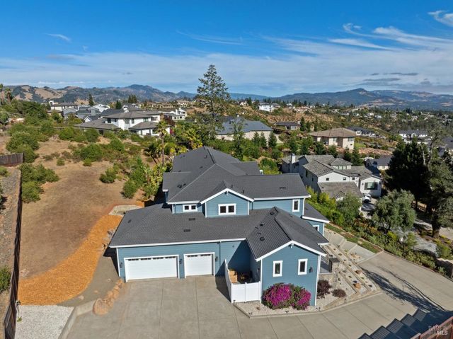 3882 Royal Manor Pl, Santa Rosa, CA 95404