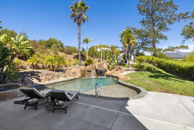 3882 Royal Manor Pl, Santa Rosa, CA 95404