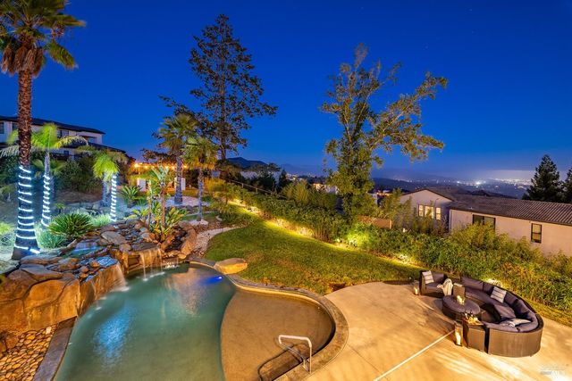 3882 Royal Manor Pl, Santa Rosa, CA 95404