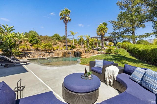 3882 Royal Manor Pl, Santa Rosa, CA 95404