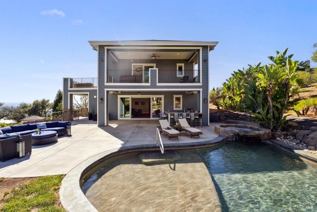 3882 Royal Manor Pl, Santa Rosa, CA 95404