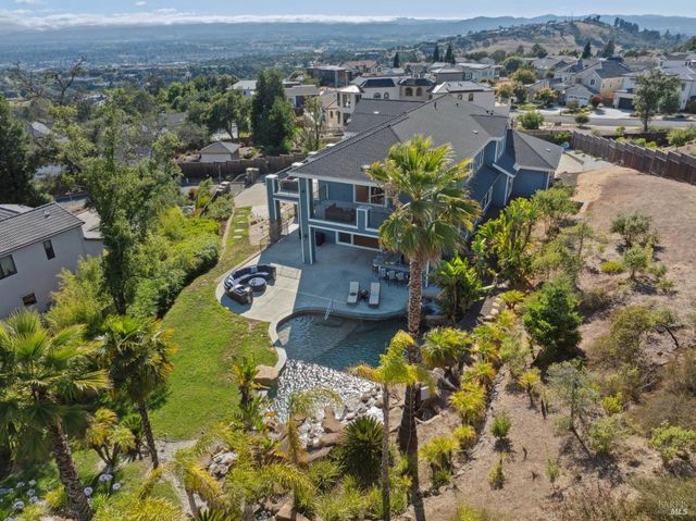 3882 Royal Manor Pl, Santa Rosa, CA 95404