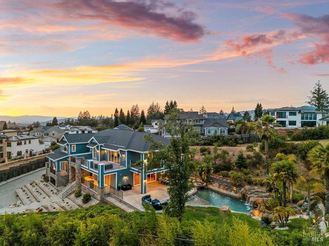 3882 Royal Manor Pl, Santa Rosa, CA 95404