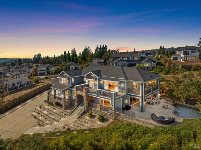 3882 Royal Manor Pl, Santa Rosa, CA 95404