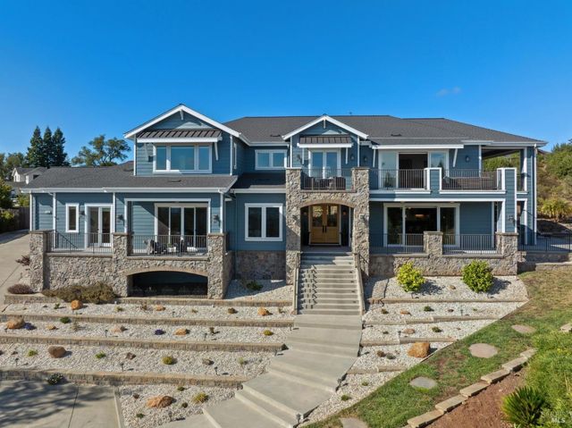 3882 Royal Manor Pl, Santa Rosa, CA 95404