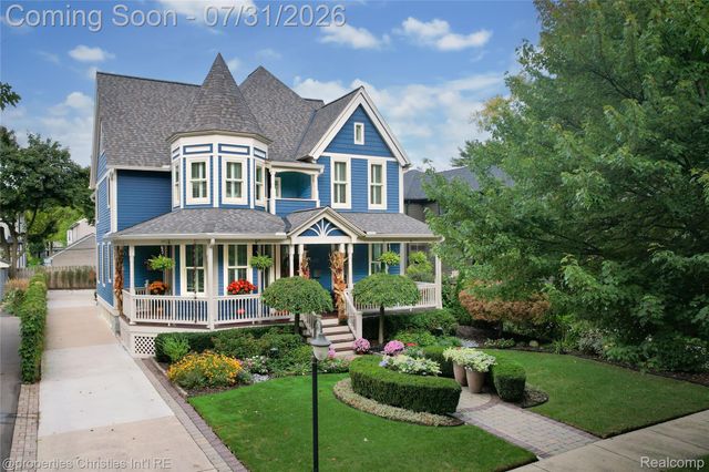825 Hazelwood Street, Birmingham, MI 48009