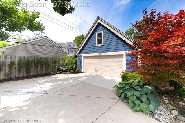 825 Hazelwood Street, Birmingham, MI 48009