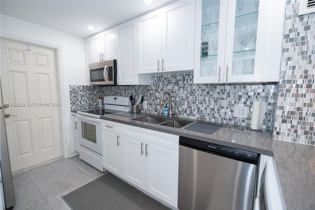 1021 Hillsboro Mile 204, Hillsboro Beach, FL 33062