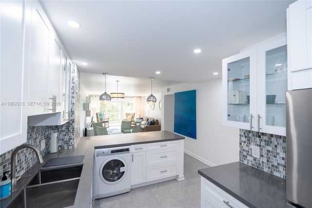 1021 Hillsboro Mile 204, Hillsboro Beach, FL 33062