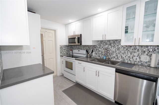 1021 Hillsboro Mile 204, Hillsboro Beach, FL 33062