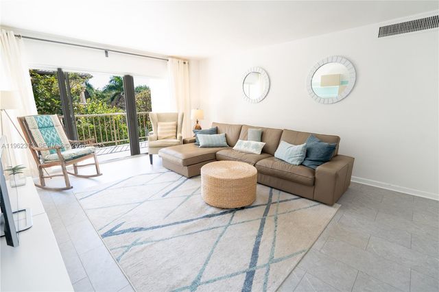 1021 Hillsboro Mile 204, Hillsboro Beach, FL 33062