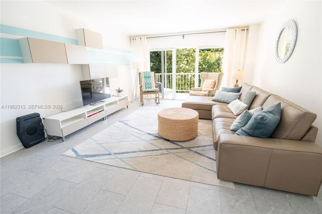 1021 Hillsboro Mile 204, Hillsboro Beach, FL 33062