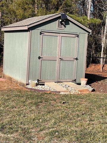 216 Parks Meadows Drive, Lexington, NC 27292