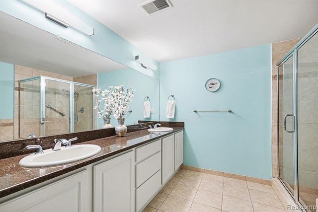 2104 Country Club Drive, Saint Clair Shores, MI 48082