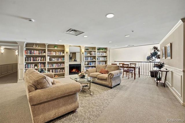 2104 Country Club Drive, Saint Clair Shores, MI 48082