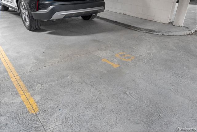 2104 Country Club Drive, Saint Clair Shores, MI 48082