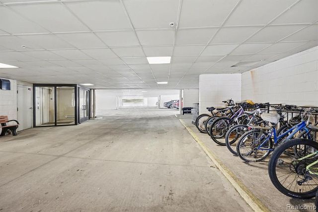 2104 Country Club Drive, Saint Clair Shores, MI 48082