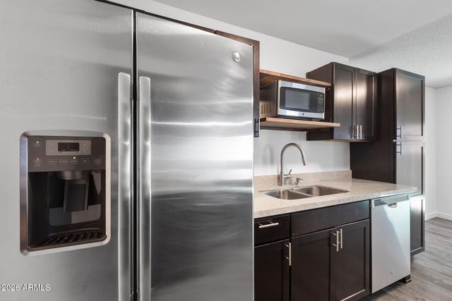 5525 E THOMAS Road C4, Phoenix, AZ 85018