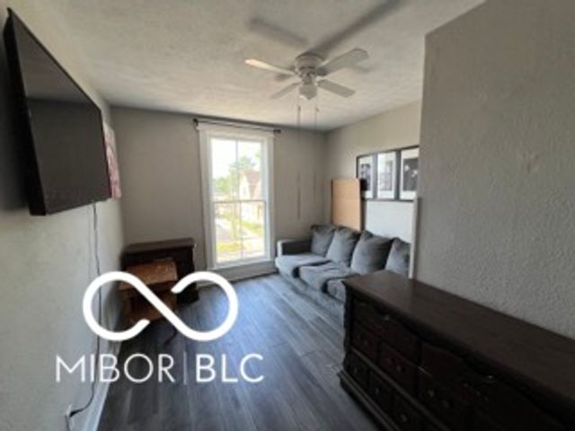 120 W 5th Street, Anderson, IN 46016