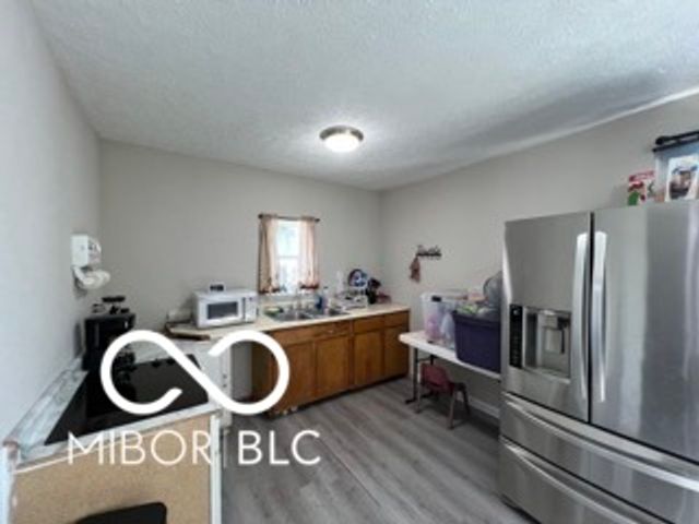 120 W 5th Street, Anderson, IN 46016