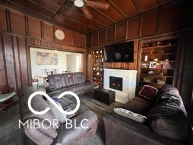 120 W 5th Street, Anderson, IN 46016