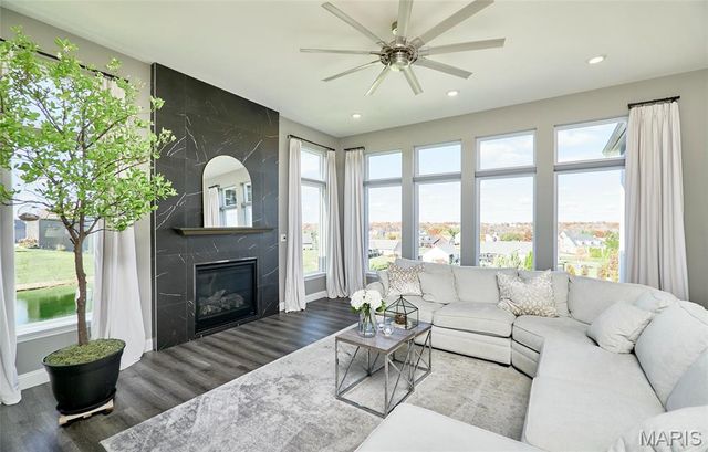 487 Cambridge Manor Drive, Wentzville, MO 63385