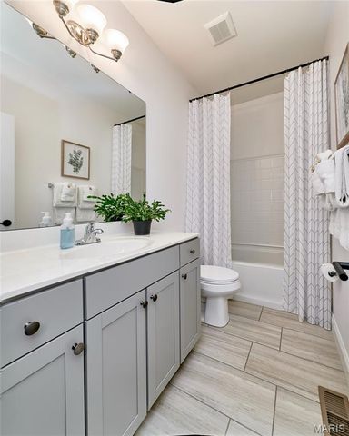 487 Cambridge Manor Drive, Wentzville, MO 63385