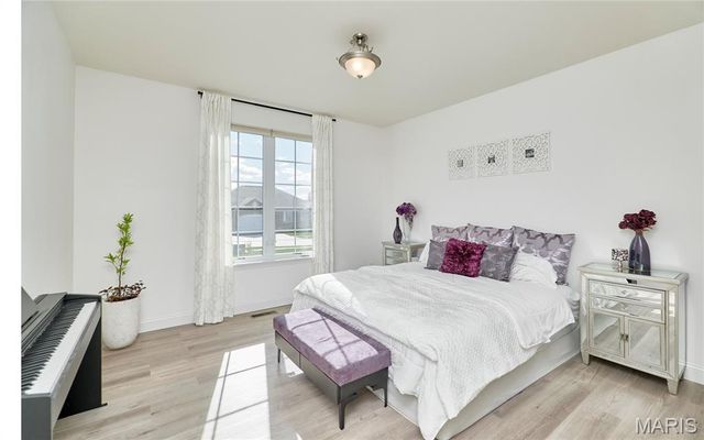 487 Cambridge Manor Drive, Wentzville, MO 63385