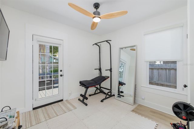 909 E CRENSHAW STREET, Tampa, FL 33604