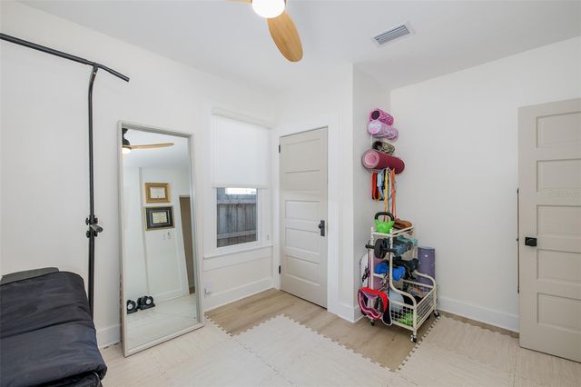 909 E CRENSHAW STREET, Tampa, FL 33604