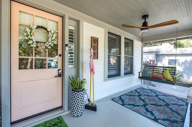 909 E CRENSHAW STREET, Tampa, FL 33604