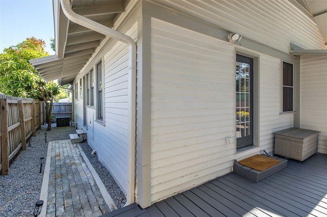 909 E CRENSHAW STREET, Tampa, FL 33604