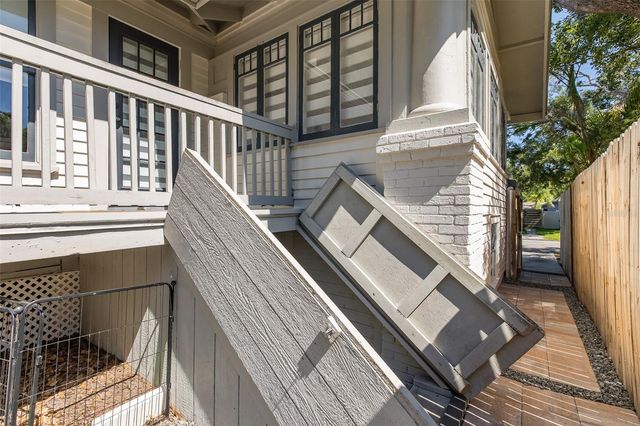 909 E CRENSHAW STREET, Tampa, FL 33604