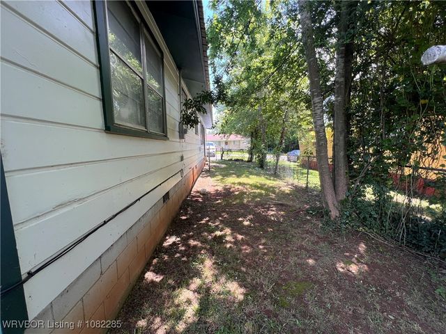 410 Oklahoma Avenue, Poteau, OK 74953
