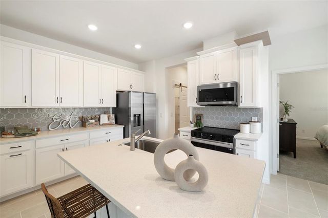 396 OAK FLAT ALLEY, Groveland, FL 34736