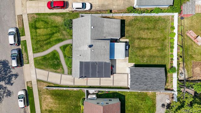 37 Gun Lane, Levittown, NY 11756