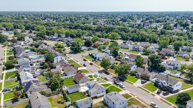37 Gun Lane, Levittown, NY 11756