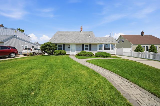 37 Gun Lane, Levittown, NY 11756