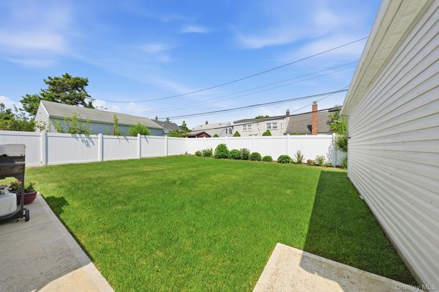37 Gun Lane, Levittown, NY 11756