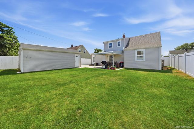 37 Gun Lane, Levittown, NY 11756