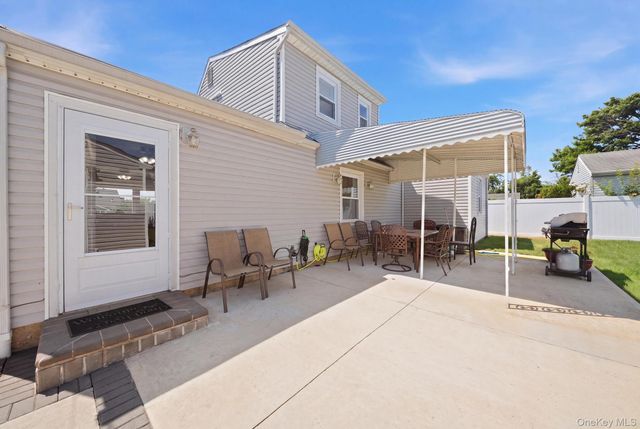 37 Gun Lane, Levittown, NY 11756