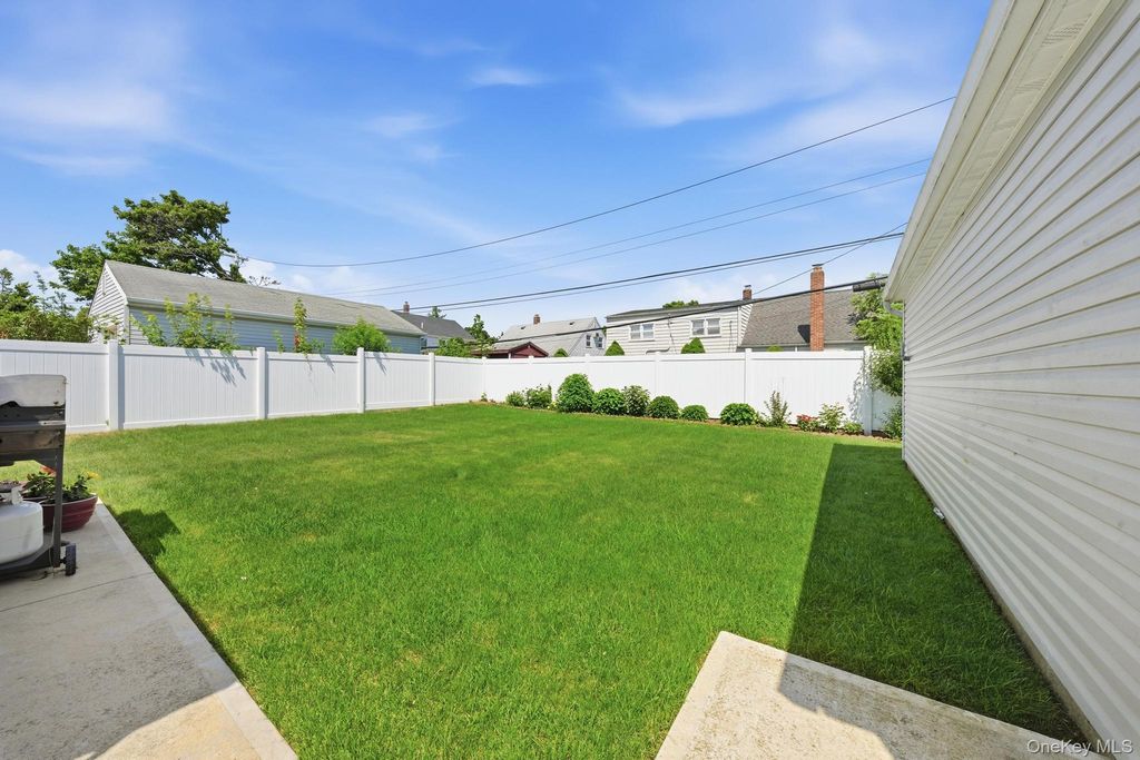 37 Gun Lane, Levittown, NY 11756 — photo 5