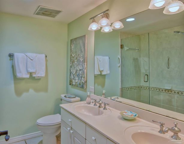 8477 Gulf Blvd 202, Navarre, FL 32566